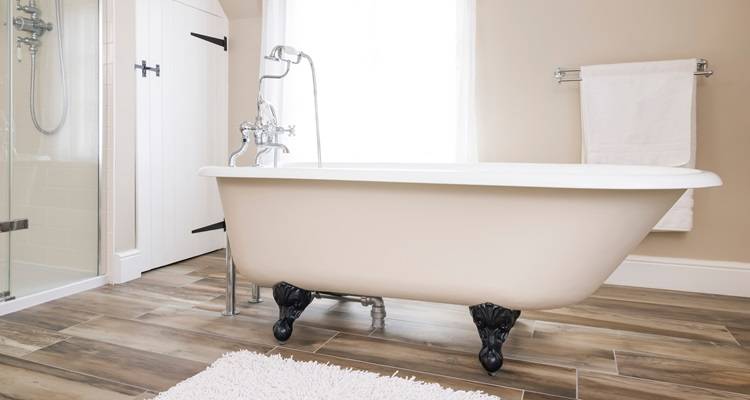 Freestanding bath