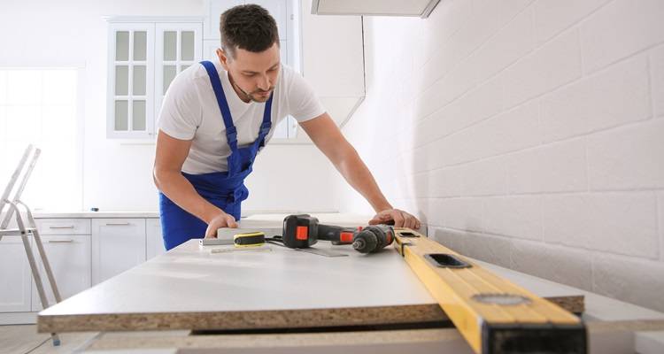 Man fitting worktop