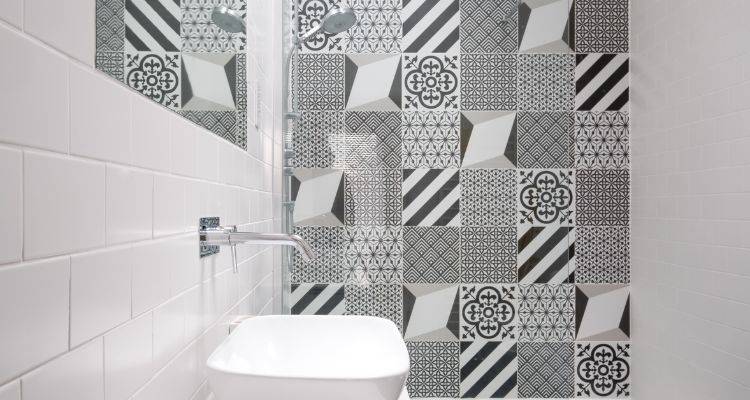 shower with patterned porcelain tiles