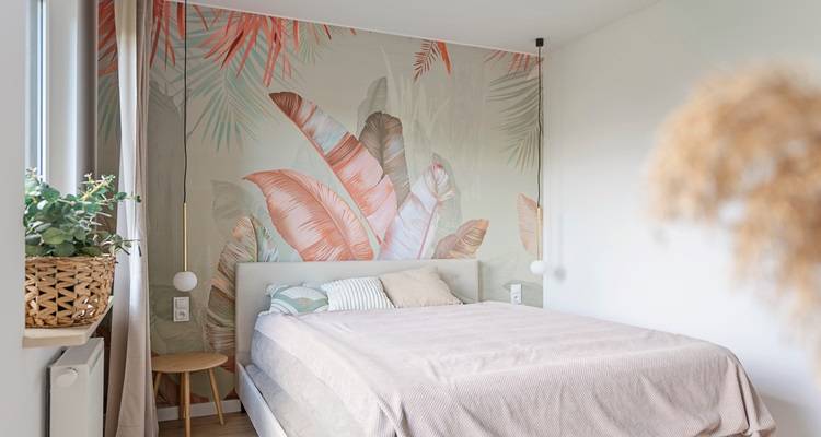 Patterned wallpaper in bedroom